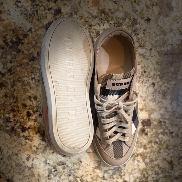 Burberry Sneakers - Picture 2 of 5